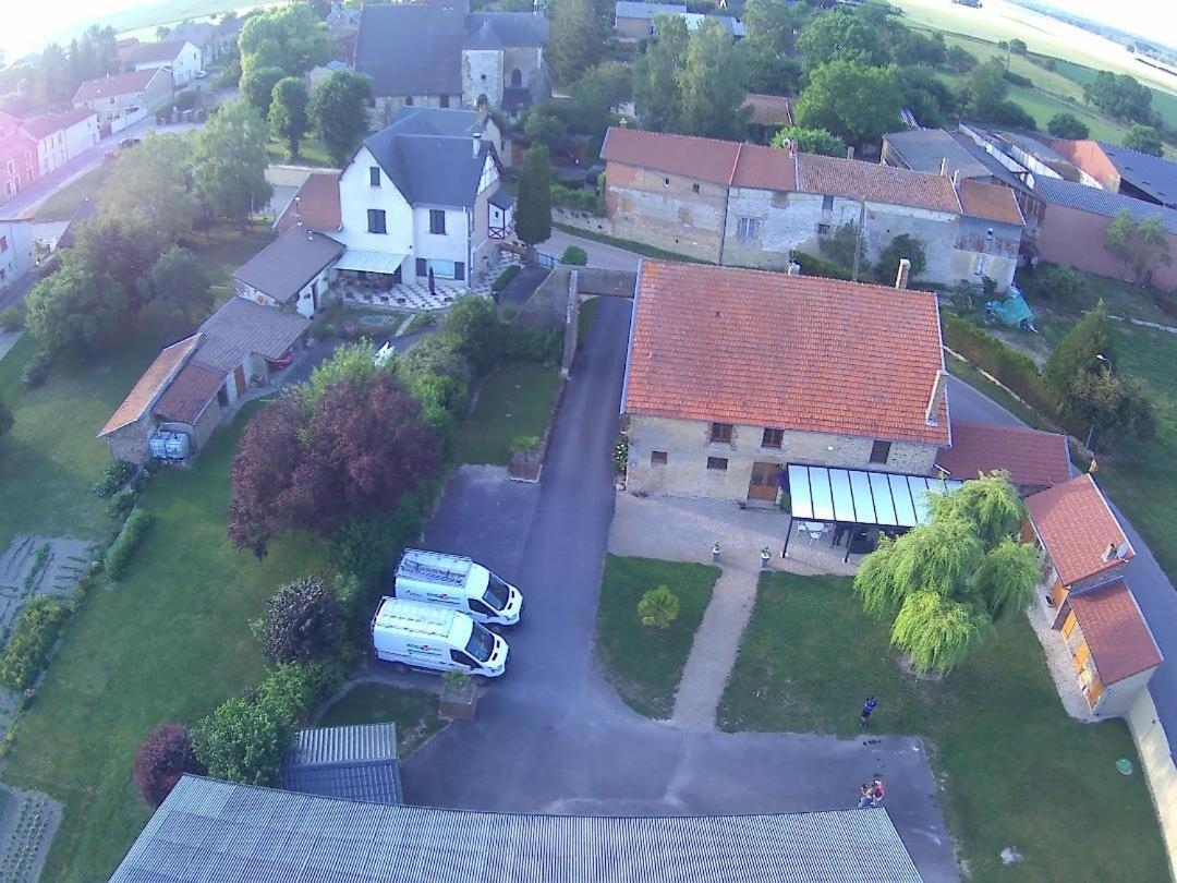 Auberge Du Pied Des Monts Grivy-Loisy エクステリア 写真
